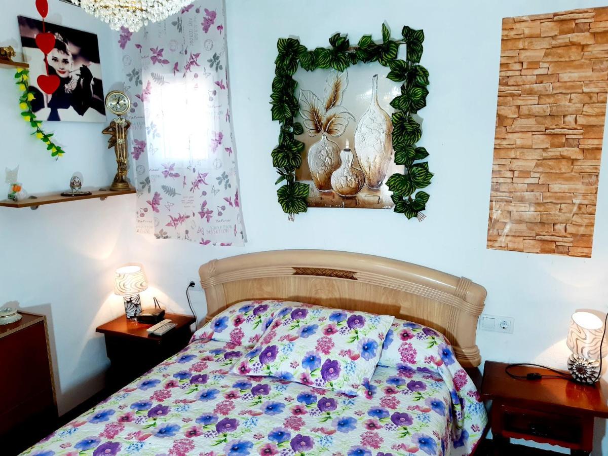 Charming House In Illar With Mountain View And Balcony Villa Eksteriør billede