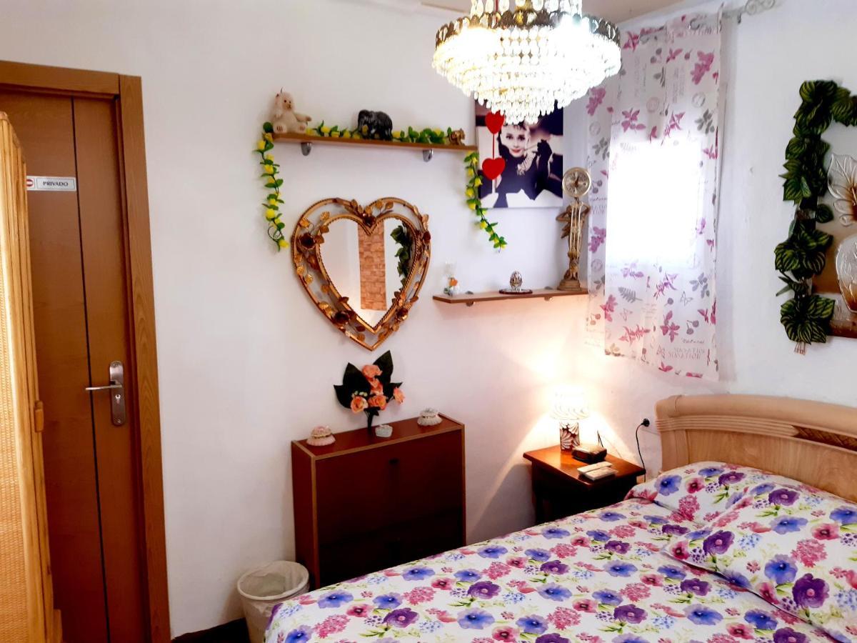 Charming House In Illar With Mountain View And Balcony Villa Eksteriør billede